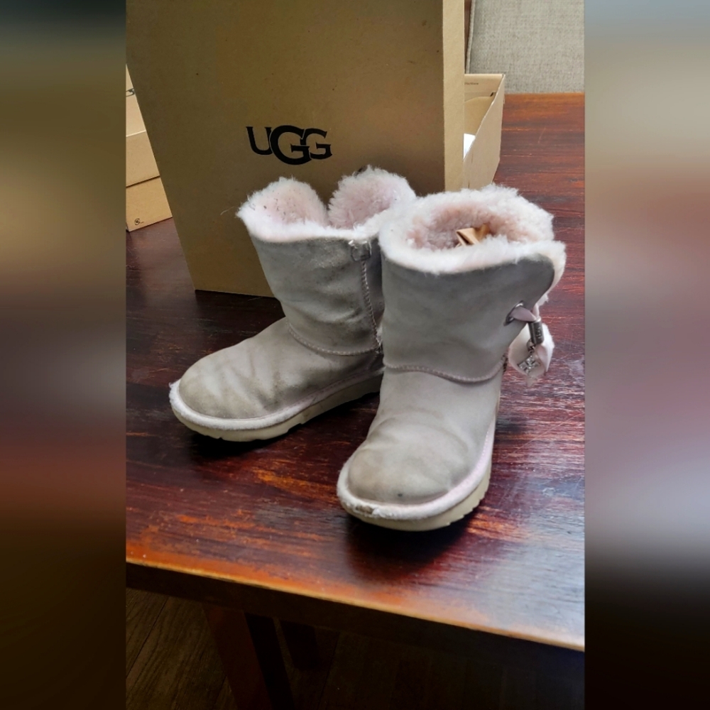 Baby pink uggs kids size 1